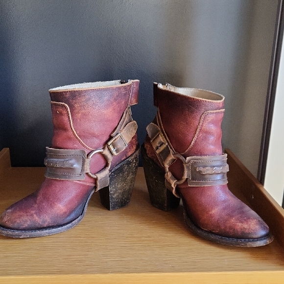 Freebird by Steven Red and Brown EL PASO Ankle Boots - Picture 2 of 10